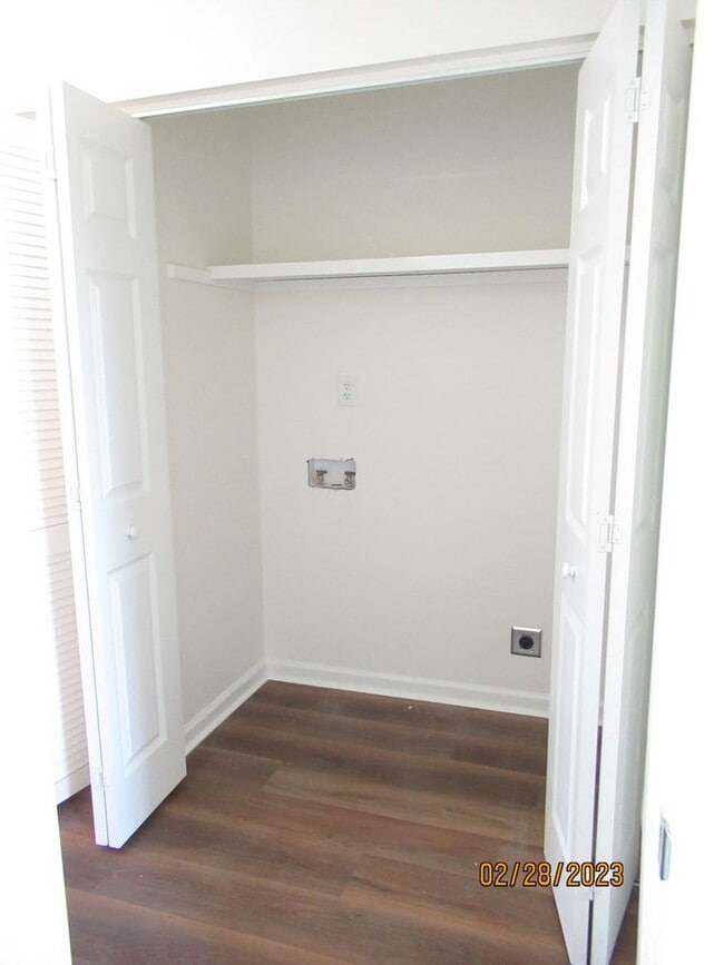 Building Photo - Newly Renovated- 2 bedroom, 2 bathroom apartment-Willow Run Apartments