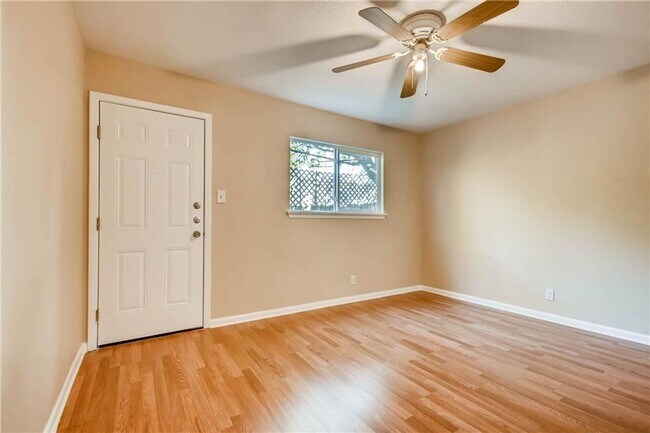 Building Photo - Central Austin Private Lifestyle!