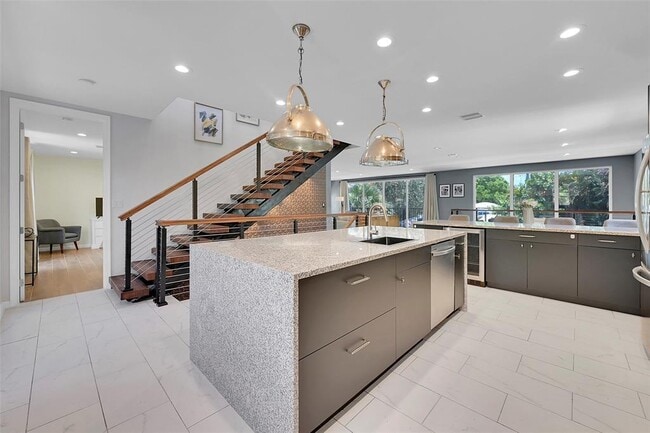 Building Photo - 640 NE 17th Way