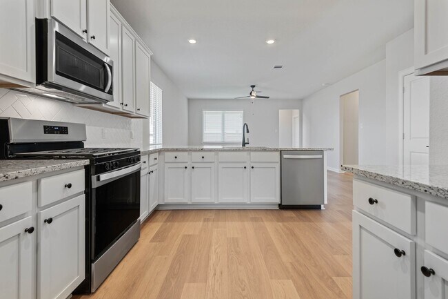 Building Photo - 1027 Rosewood Trl