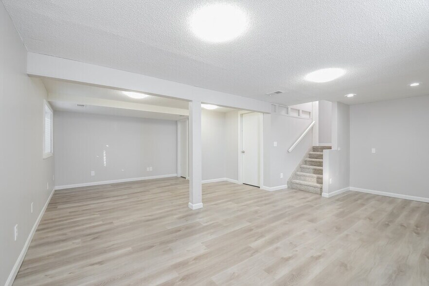Building Photo - 8887 W 86th Ave