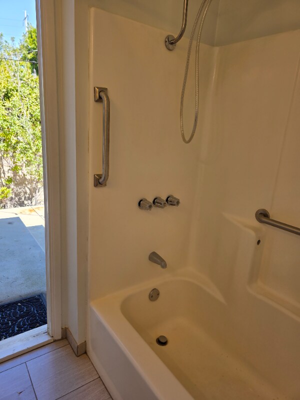 Building Photo - 3528 Laurel Ave