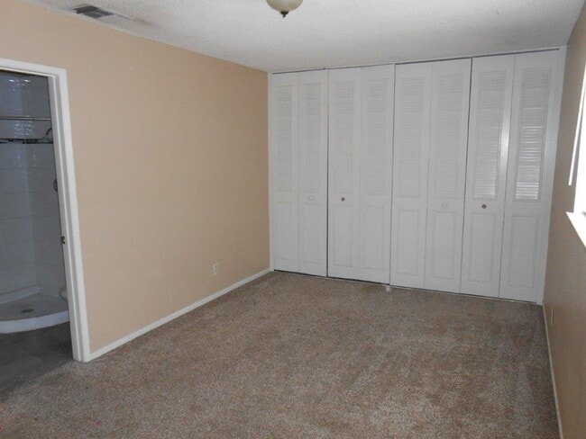 Building Photo - Spacious 2 story Townhouse with Community Pool
