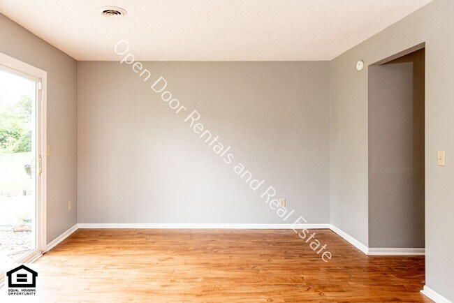 Building Photo - 5005/5007 Vermont Ln.