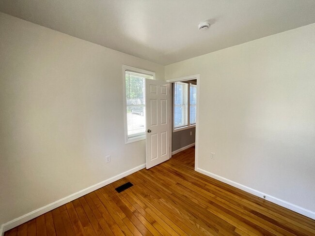 Building Photo - 31 Front St