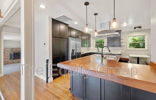 Building Photo - 1708 W Myrtle Ave