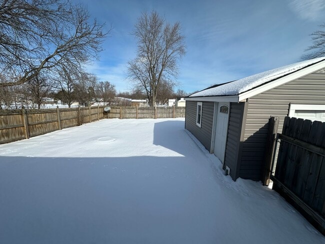 Building Photo - 181 Gibson St