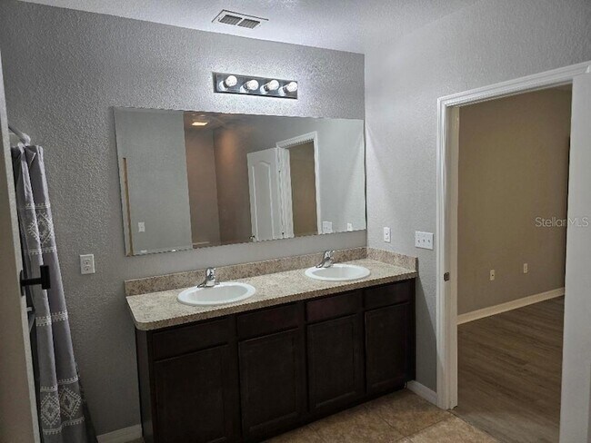 Building Photo - 3683 Julius Estates Blvd
