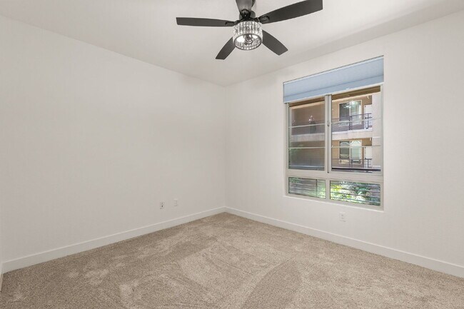 Building Photo - "Spacious, Sophisticated, Modern 3BR, 2BA Condo in the heart of downtown