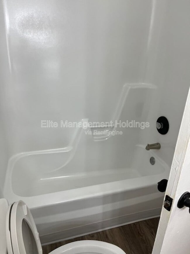 Building Photo - 1595 40th Ave