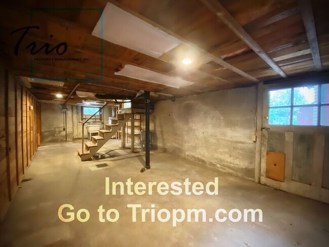 Building Photo - 1673 Riverview St