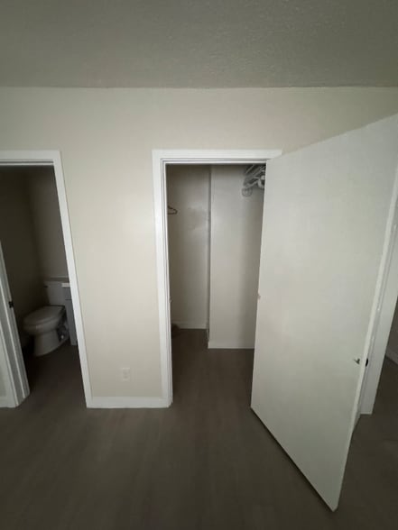 Building Photo - 1193 N Ardmore Ave