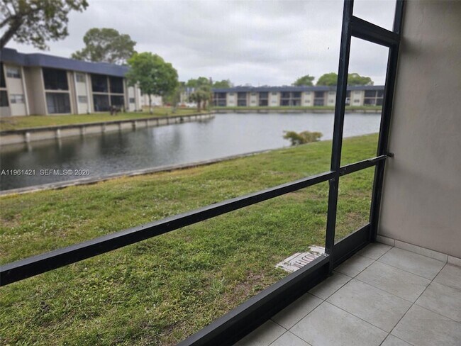 Building Photo - 8020 S Colony Cir