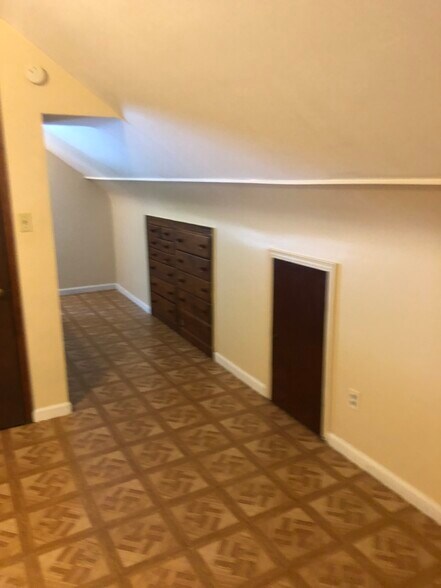 Building Photo - 3036 Greenfield Rd