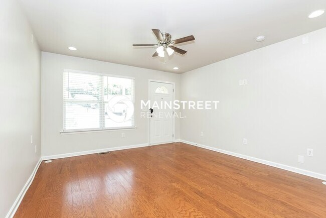 Building Photo - 3 Bedroom Pet-Friendly Home in NASHVILLE, TN with Main Street Renewal