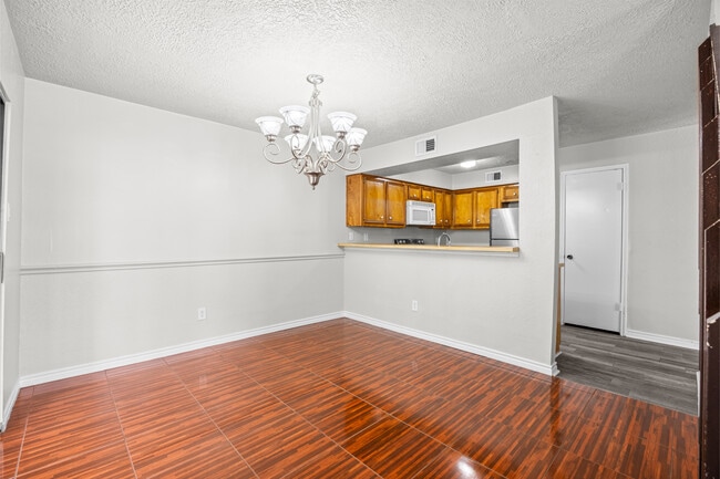 Building Photo - 9707 Pine Pass Dr