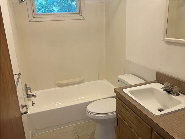 Building Photo - 50 Golf Ave