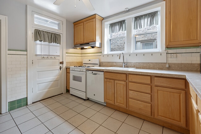 Building Photo - 6549 N Mozart St