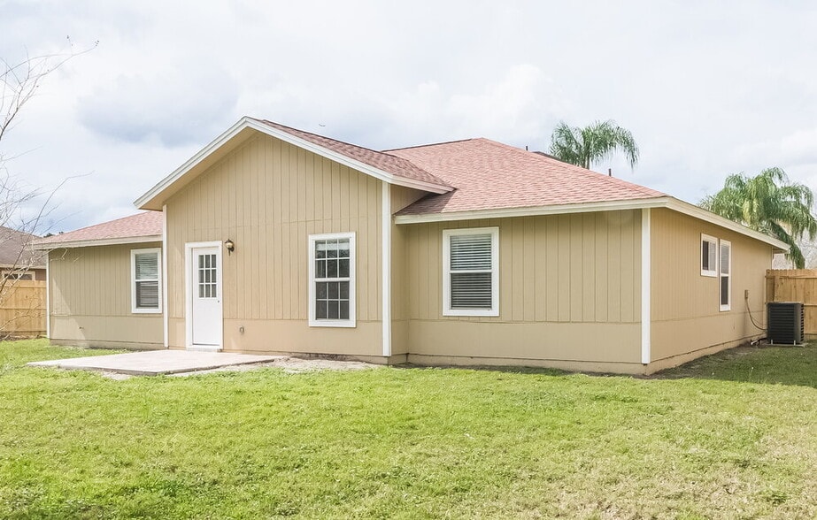Building Photo - 1986 Apopka Dr