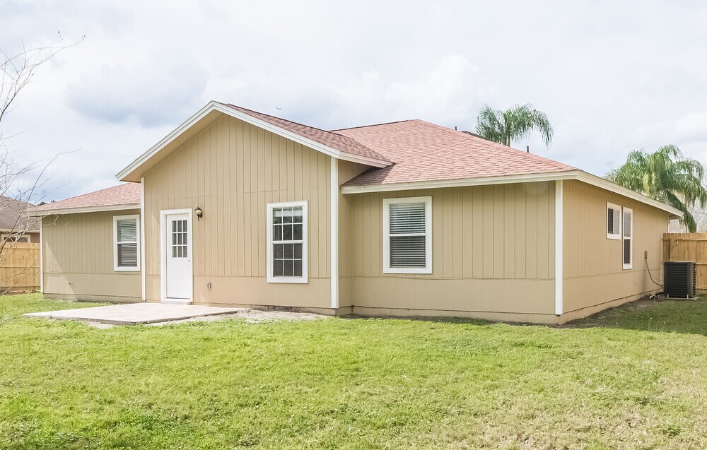 Building Photo - 1986 Apopka Dr