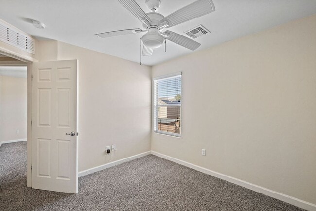 Building Photo - This very popular 2-story home floor plan ...