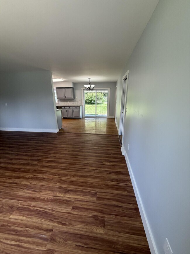 Building Photo - 721 Wayland Dr