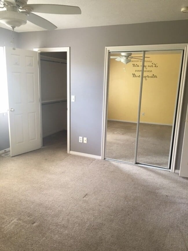 Building Photo - 75 N Hampton Pl