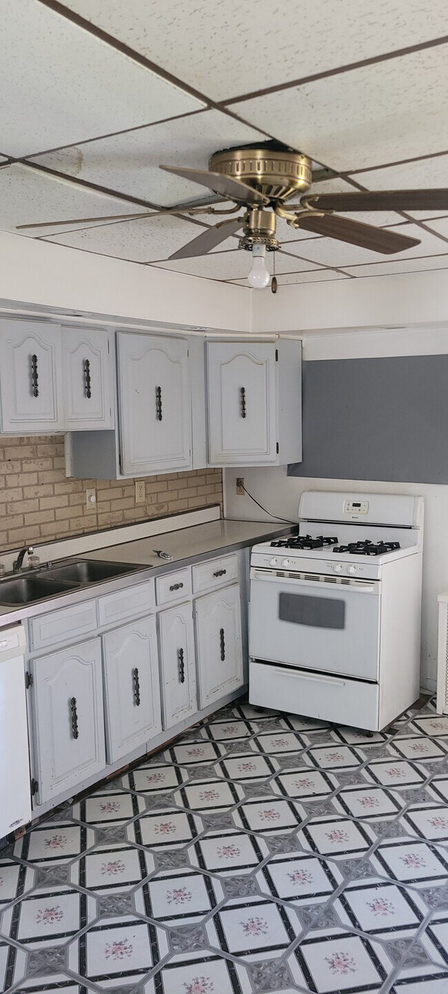 Building Photo - 808 Steuben St