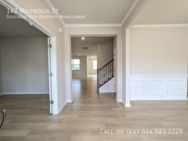 Building Photo - 142 Magnolia St