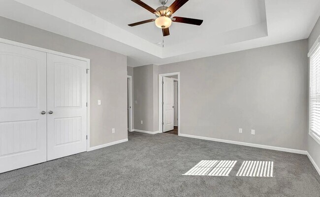 Building Photo - Stunning 3/2.5 Townhome Available Now!