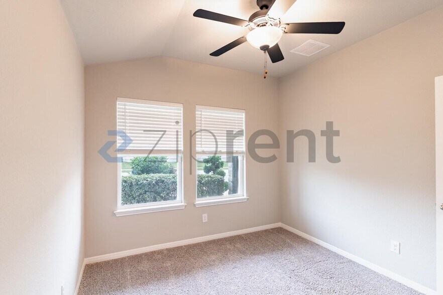 Building Photo - 1520 Homestead Farms Dr