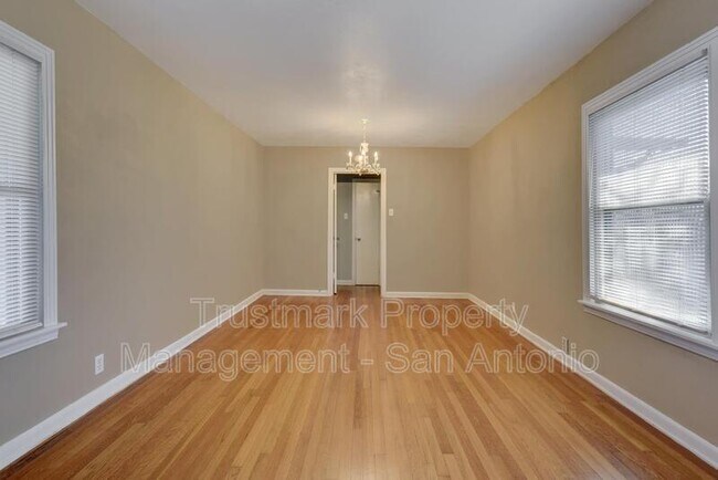 Building Photo - 1322 W Malone Ave
