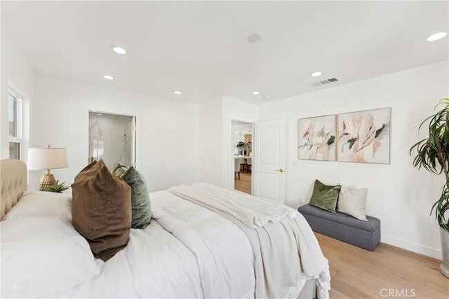 Building Photo - 3945 S Norton Ave