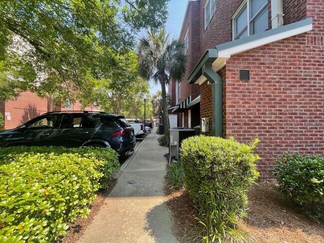 Building Photo - 3 Bedroom 2.5 Bath in the Vista