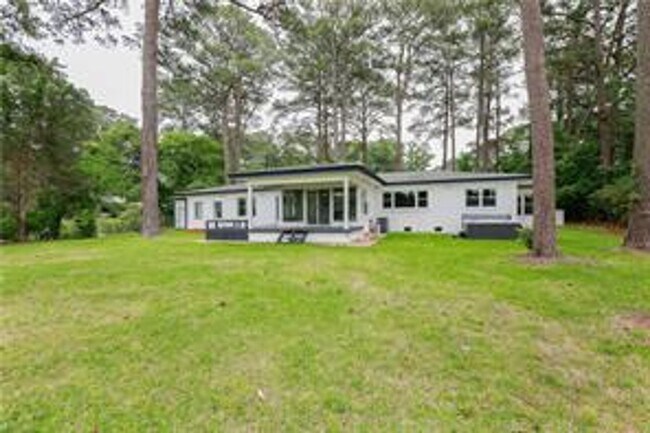 Building Photo - 4 BED/3 BATH LOCATED IN A WATERFRONT COMMUNITY!