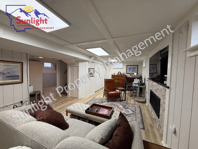 Building Photo - 15 Applewood Dr