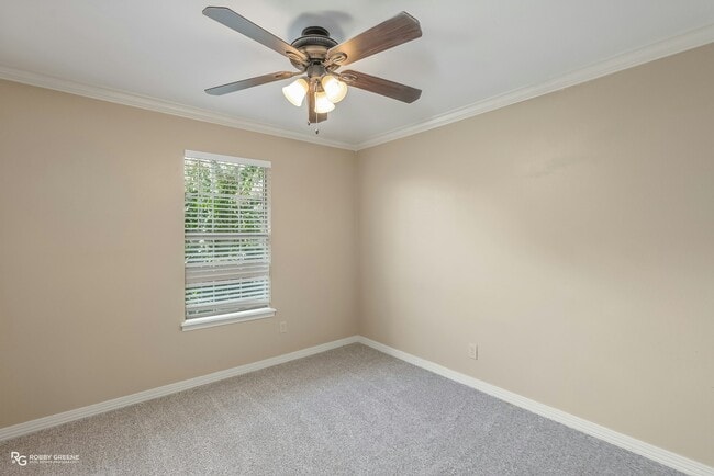 Building Photo - 10142 Carlsbad Dr