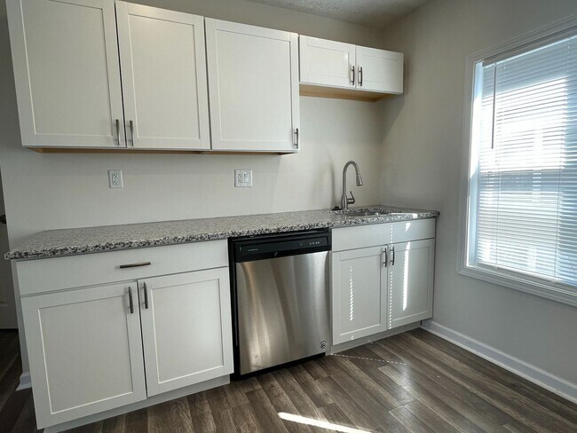 Building Photo - 1239 W 67th St