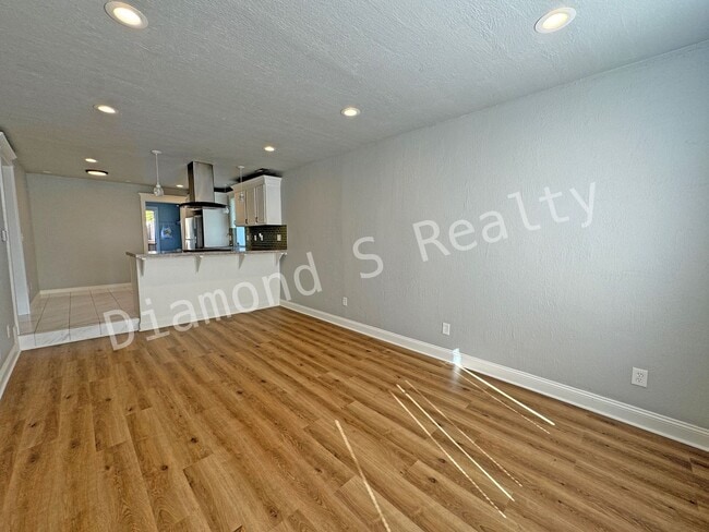 Building Photo - Charming 2 Bedroom/2 Bathroom House Coming Soon!