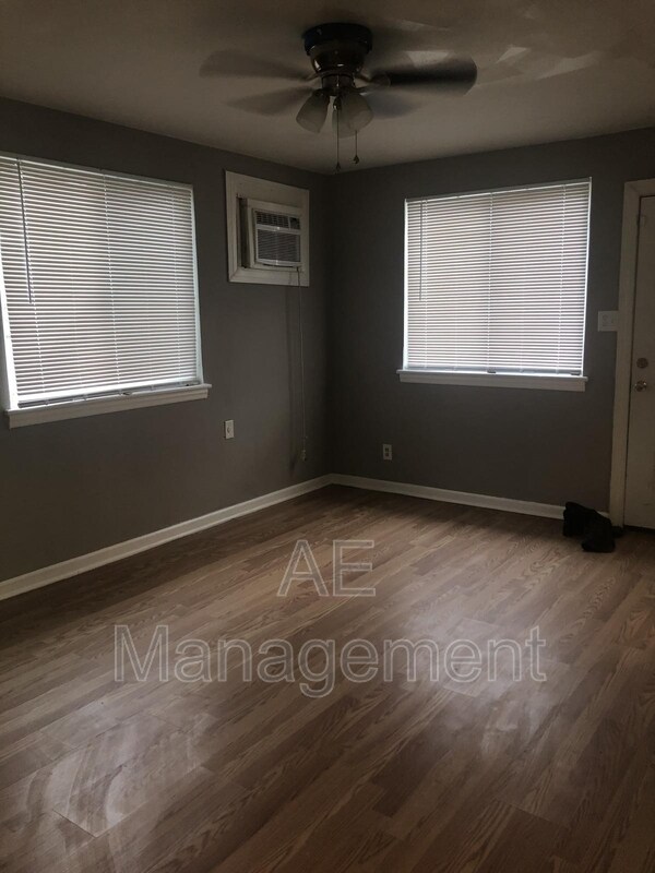 Building Photo - 1523 Des Moines Ave