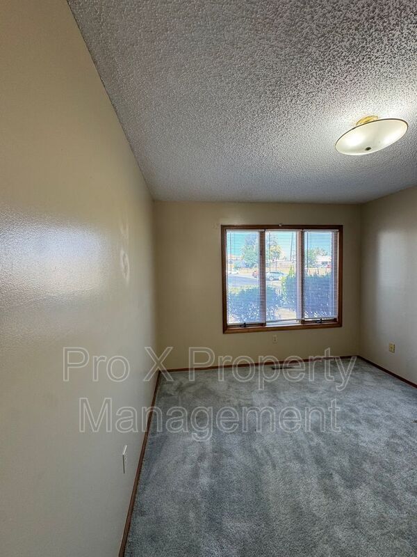 Building Photo - 510 E Elm St