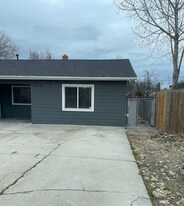 Building Photo - 2116 S Longmont Ave