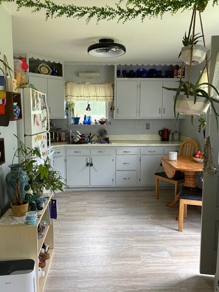 Kitchen - 132 Piper Rd