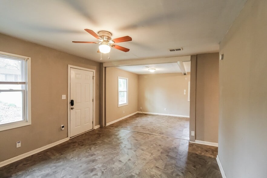 Building Photo - 2423 Adger Rd