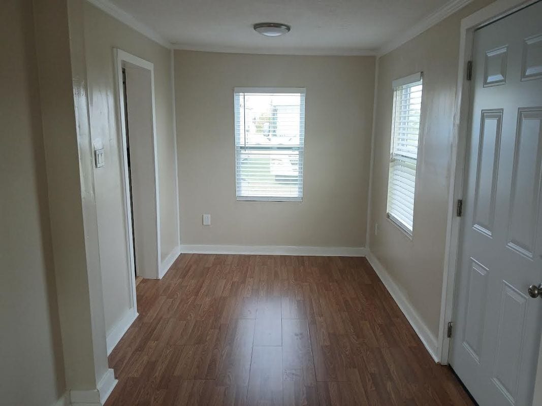 Building Photo - 319 1/2 E. 11th St