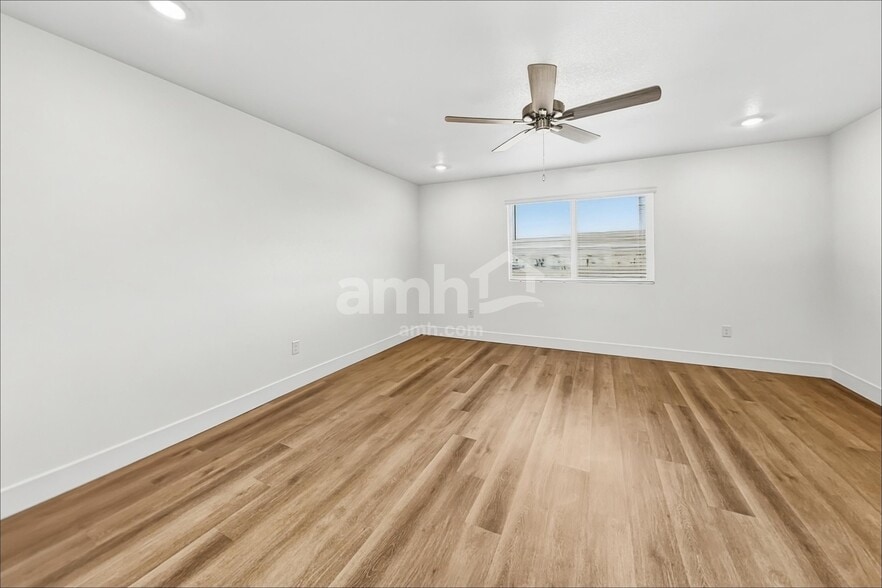 Building Photo - 9498 Aldersyde Dr