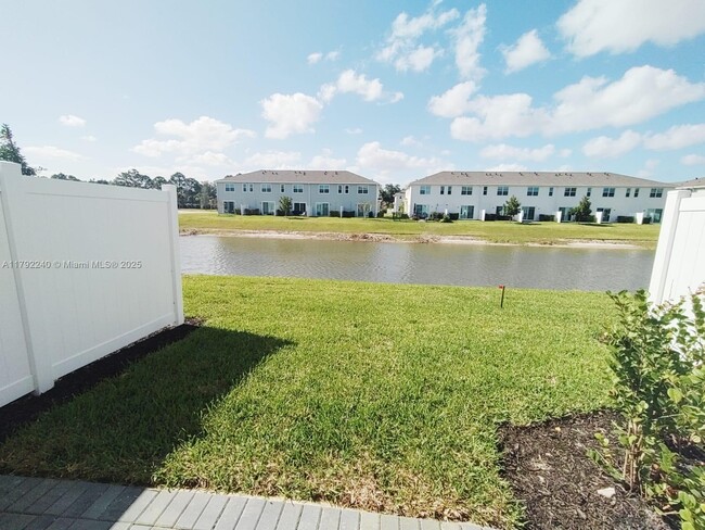 Building Photo - 537 Rivergrass St