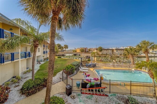 Building Photo - 11650 Capri Cir S