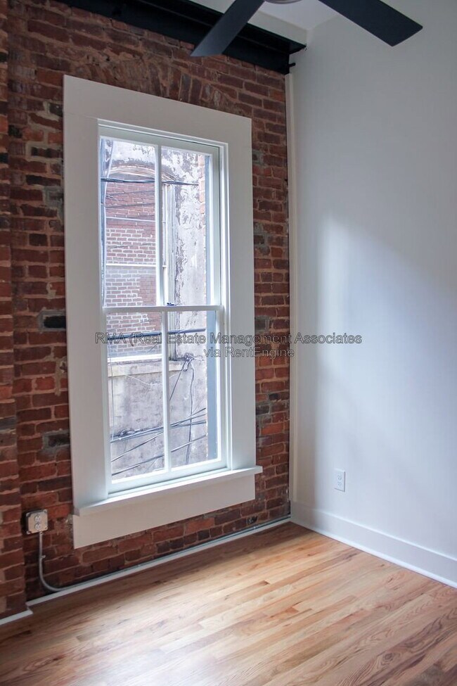 Building Photo - 4 6/8 Zebulon St