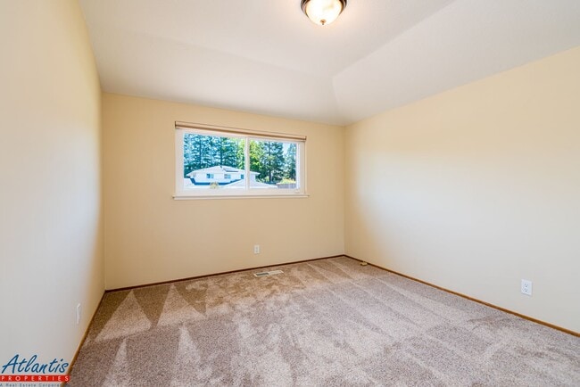 Building Photo - Beautiful Home | Remodeled Bathrooms | Cup...